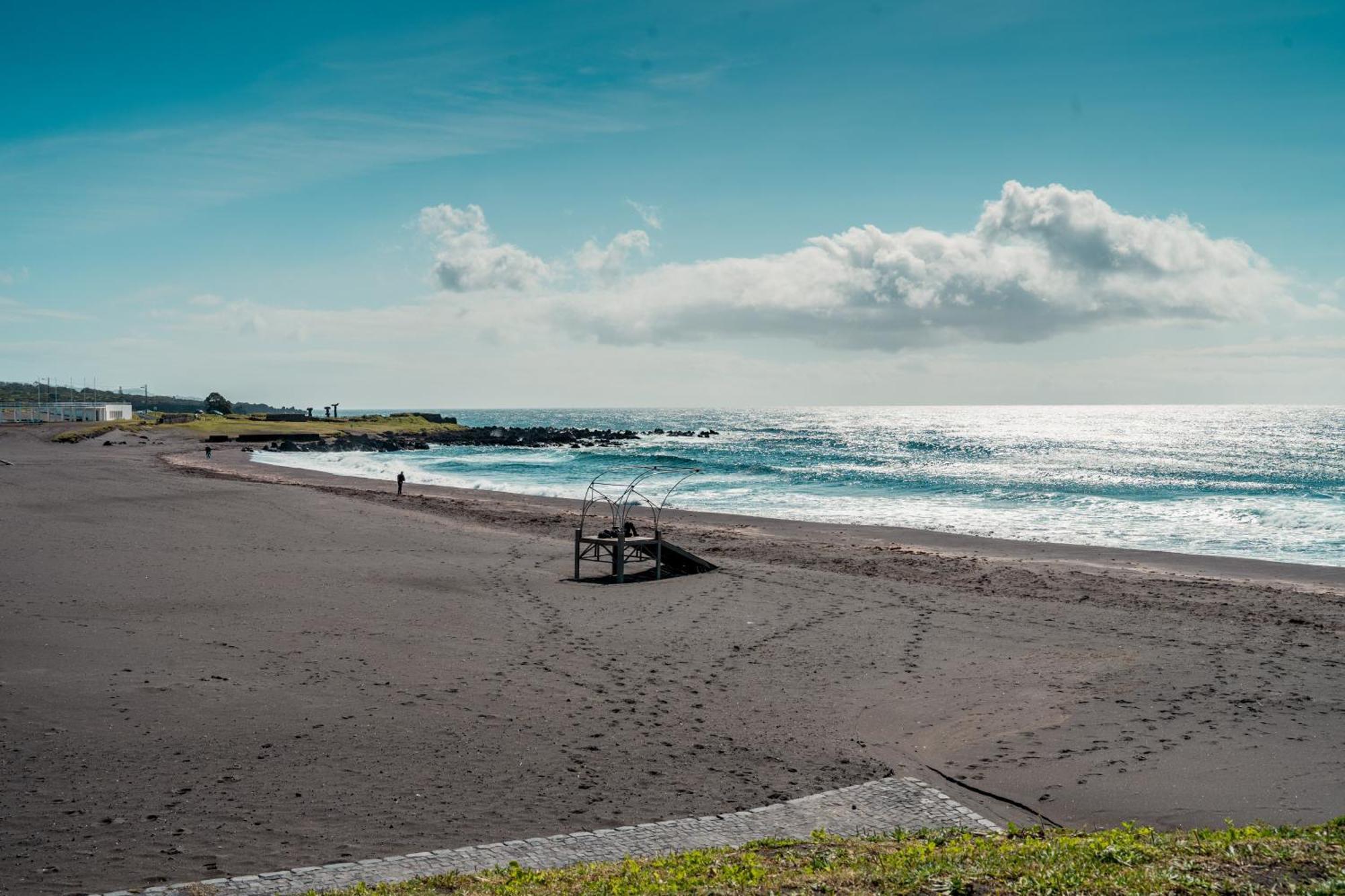 Beach Waves Ponta Delgada  Bagian luar foto